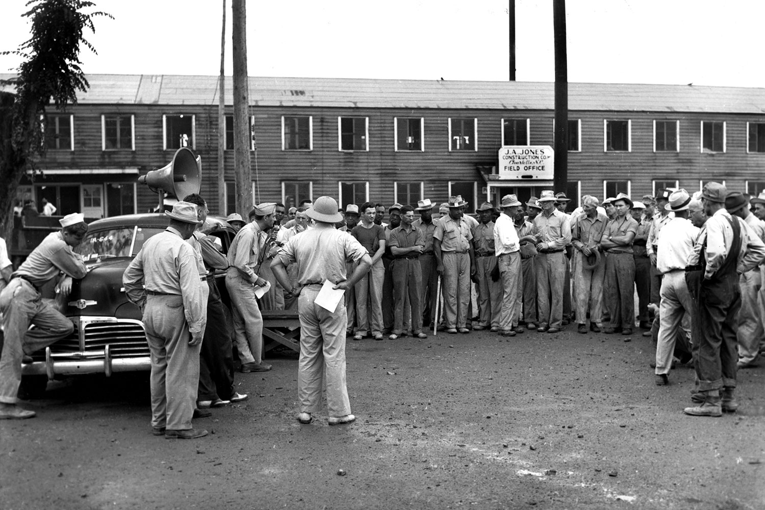 Presentation of award to J.A. Jones Brick Layers, September 4, 1944